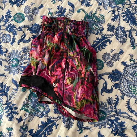 LULULEMON SHORTS SIZE 4 "4 HIGHRISE - Picture 2 of 4